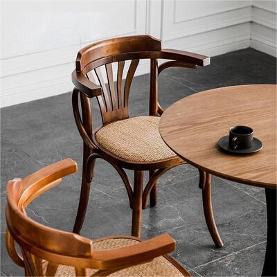 अच्छी कीमत Simple Household Armrest Dining Chair Small Apartment Nordic Retro Backrest Leisure Rattan Dining Chair ऑनलाइन