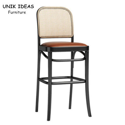 अच्छी कीमत French Bistro Rattan Cafe Bar Stools White Rattan Counter Height Bar Stools With Backs ऑनलाइन