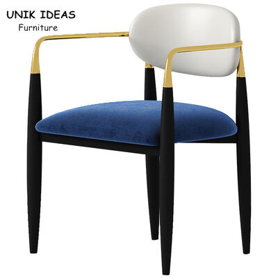 अच्छा दाम Navy Blue Metal Frame Dining Table And Chairs For Small Spaces Tufted Leather 58x58x73CM ऑनलाइन